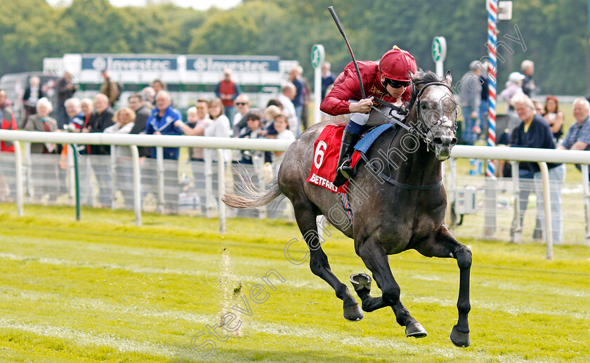 Roaring-Lion-0005 
 ROARING LION (Oisin Murphy) wins The Betfred Dante Stakes York 17 May 2018 - Pic Steven Cargill / Racingfotos.com