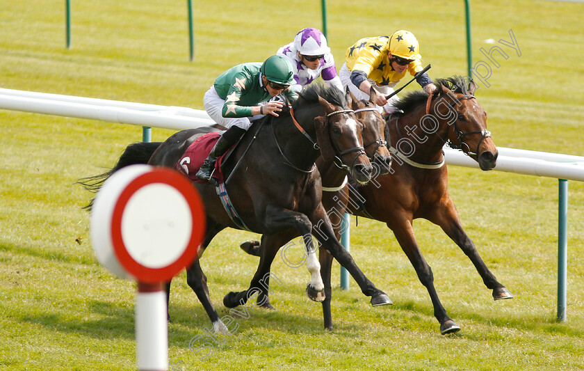 The-Grand-Visir-0004 
 THE GRAND VISIR (left, James Doyle) beats BYRON FLYER (centre) and EUCHEN GLEN (right) in The Amix Ready Mixed Concrete Handicap
Haydock 26 May 2018 - Pic Steven Cargill / Racingfotos.com