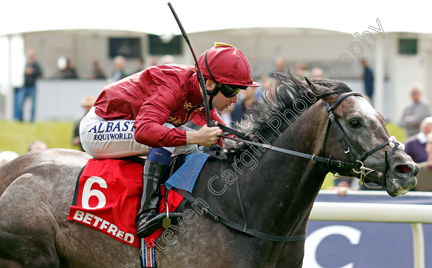 Roaring-Lion-0010 
 ROARING LION (Oisin Murphy) wins The Betfred Dante Stakes York 17 May 2018 - Pic Steven Cargill / Racingfotos.com