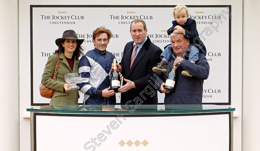 Al-Dancer-0009 
 Presentation to Sarah Walters, Sam Twiston-Davies and Nigel Twiston-Davies for The squareintheair.com Novices Chase won by AL DANCER
Cheltenham 25 Oct 2019 - Pic Steven Cargill / Racingfotos.com