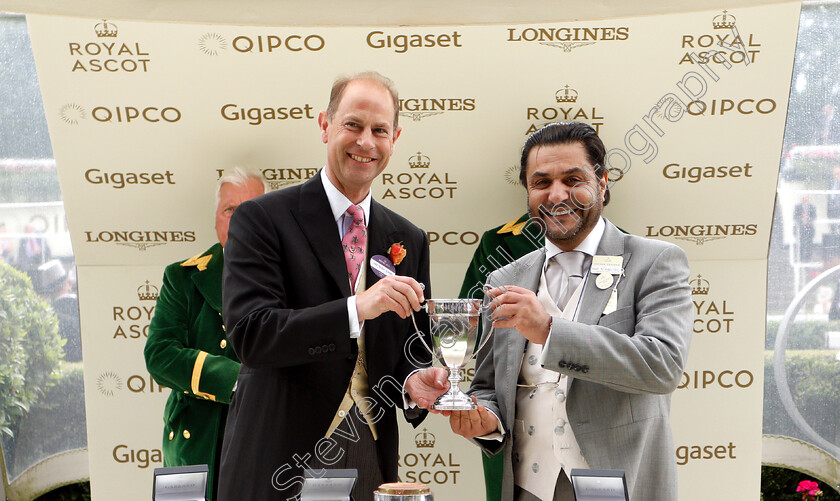 Aljazzi-0008 
 Presentation by the Earl of Wessex to Imad Al Sagar for The Duke Of Cambridge Stakes won by ALJAZZI
Royal Ascot 20 Jun 2018 - Pic Steven Cargill / Racingfotos.com