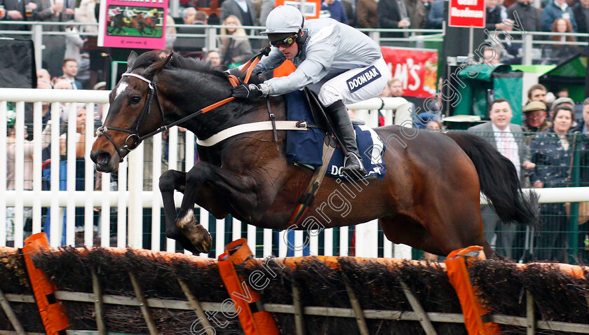 Santini-0001 
 SANTINI (Nico de Boinville) wins The Doom Bar Sefton Novices Hurdle Aintree 13 Apr 2018 - Pic Steven Cargill / Racingfotos.com