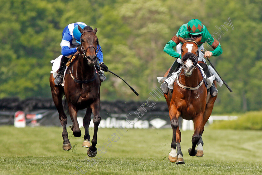 Sarah-Joyce-0004 
 SARAH JOYCE (right, Jack Doyle) beats INVERNESS (left) in The Margaret Currey Henley Hurdle, Percy Warner Park, Nashville 12 May 2018 - Pic Steven Cargill / Racingfotos.com