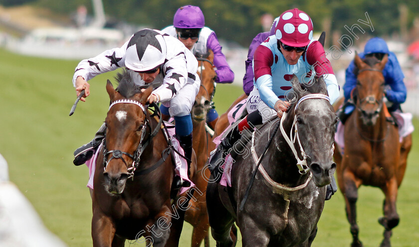 Oscula-0004 
 OSCULA (left, William Buick) beats INTERNATIONALANGEL (right) in The Whispering Angel Oak Tree Stakes
Goodwood 27 Jul 2022 - Pic Steven Cargill / Racingfotos.com