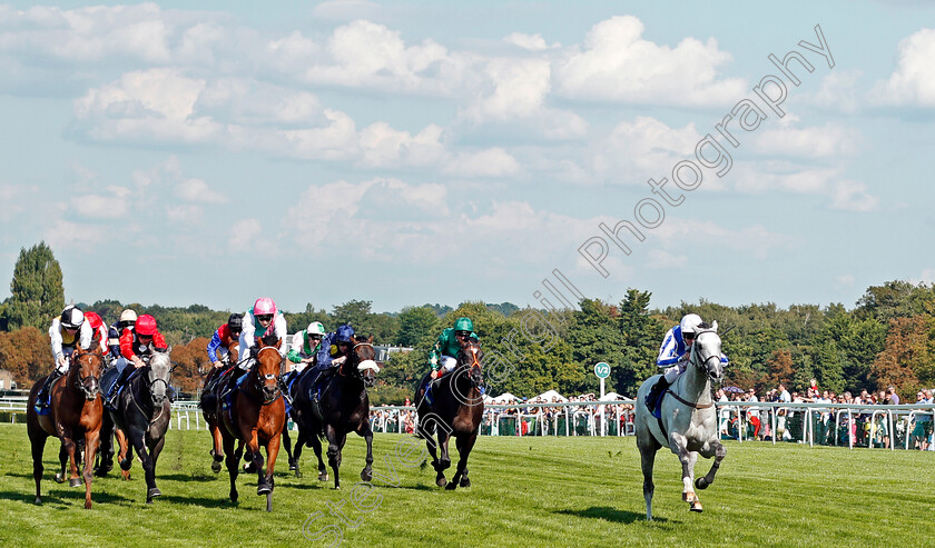 Thundering-Blue-0002 
 THUNDERING BLUE (Jim Crowley) wins The BetBright Recall Handicap Sandown 2 Sep 2017 - Pic Steven Cargill / Racingfotos.com