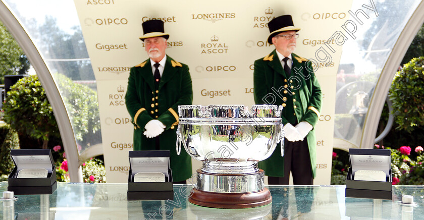 Trophies-for-The-Ribblesdale-Stakes 
 Trophies for The Ribblesdale Stakes
Royal Ascot 21 Jun 2018 - Pic Steven Cargill / Racingfotos.com