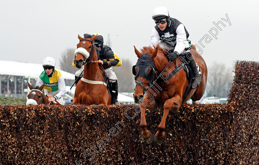 Captain-Chaos-0001 
 CAPTAIN CHAOS (Harry Skelton) Aintree 13 Apr 2018 - Pic Steven Cargill / Racingfotos.com