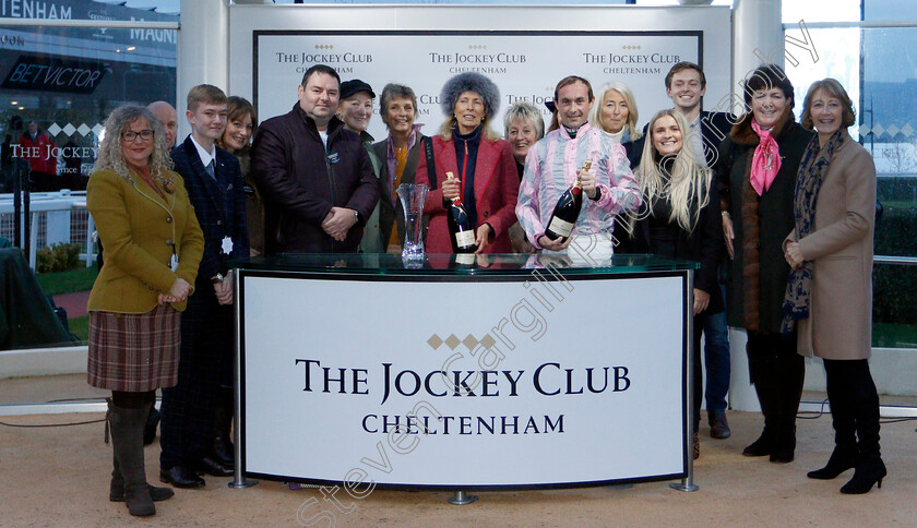 Urban-Artist-0006 
 Presentation to Pangfield Racing, Mary Morrison and Nico de Boinville for The Karndean Designflooring Mares Standard Open National Hunt Flat Race won by URBAN ARTIST
Cheltenham 16 Nov 2019 - Pic Steven Cargill / Racingfotos.com