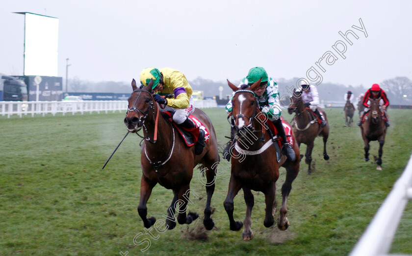 Downtown-Getaway-0002 
 DOWNTOWN GETAWAY (right, Nico De Boinville) beats CHAMPAGNE WELL (left) in The Matchbook British EBF National Hunt Novices Hurdle
Ascot 19 Jan 2019 - Pic Steven Cargill / Racingfotos.com