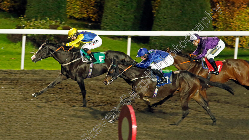 Monopolise-0003 
 MONOPOLISE (Saffie Osborne) beats NAP HAND (centre) in The Unibet Extra Place Offers Every Day Nursery
Kempton 16 Nov 2022 - Pic Steven Cargill / Racingfotos.com