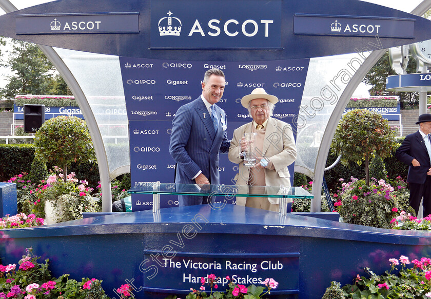 What-A-Welcome-0010 
 Presentation for The Victoria Racing Club Handicap
Ascot 7 Sep 2018 - Pic Steven Cargill / Racingfotos.com