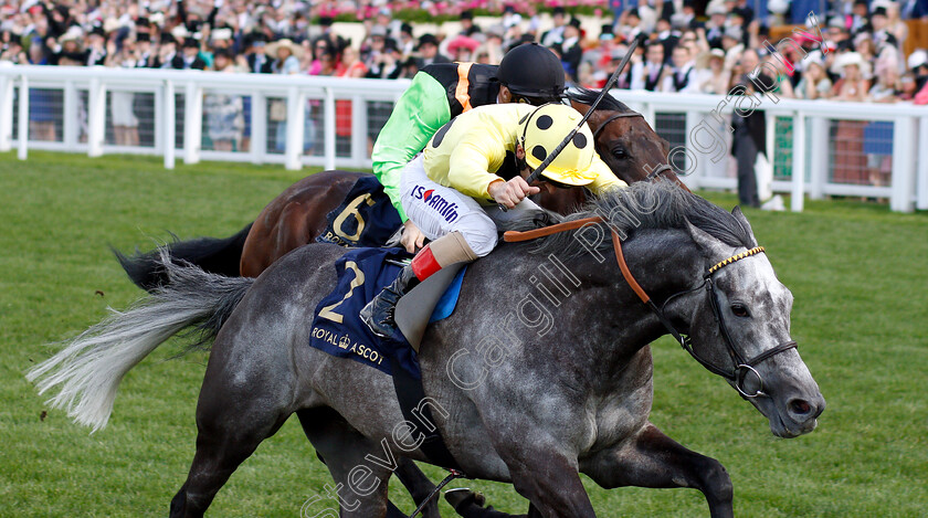 Defoe-0006 
 DEFOE (Andrea Atzeni) wins The Hardwicke Stakes
Royal Ascot 22 Jun 2019 - Pic Steven Cargill / Racingfotos.com