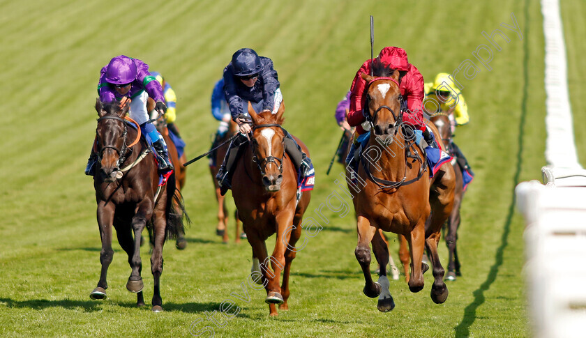 Soul-Sister-0009 
 SOUL SISTER (Frankie Dettori) beats SAVETHELASTDANCE (2nd left) and CAERNARFON (left) in The Betfred Oaks 
Epsom 2 Jun 2023 - pic Steven Cargill / Racingfotos.com