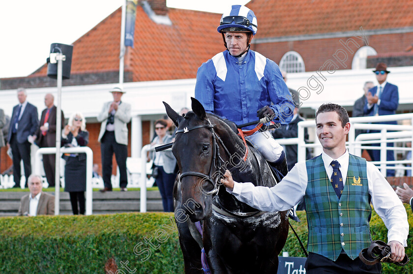 Elarqam-0007 
 ELARQAM (Jim Crowley) after The Tattersalls Stakes Newmarket 28 Sep 2017 - Pic Steven Cargill / Racingfotos.com