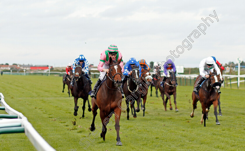 Lady-of-Shalott-0002 
 LADY OF SHALOTT (Jamie Spencer) wins The Breeders Backing Racing EBF Fillies Novice Stakes Div2 Yarmouth 24 Oct 2017 - Pic Steven Cargill / Racingfotos.com