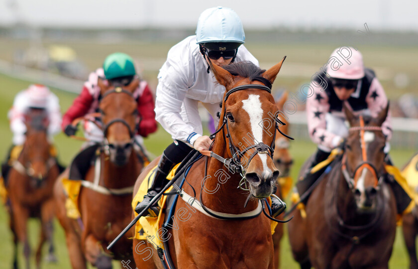 Cemhaan-0005 
 CEMHAAN (Hollie Doyle) wins The Betfair Daily Rewards Handicap
Newmarket 1 May 2022 - Pic Steven Cargill / Racingfotos.com