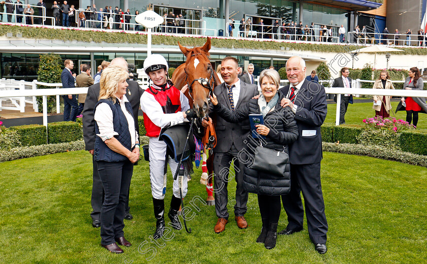 Just-Glamorous-0008 
 JUST GLAMOROUS (Oisin Murphy) with owners after The Hope And Homes For Children Rous Stakes Ascot 7 Oct 2017 - Pic Steven Cargill / Racingfotos.com