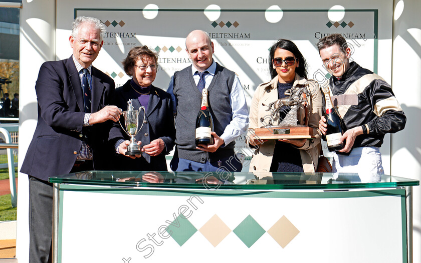 Winter-Lion-0009 
 Presentation for The Nicholson Holman Handicap Chase Cheltenham 18 Apr 2018 - Pic Steven Cargill / Racingfotos.com