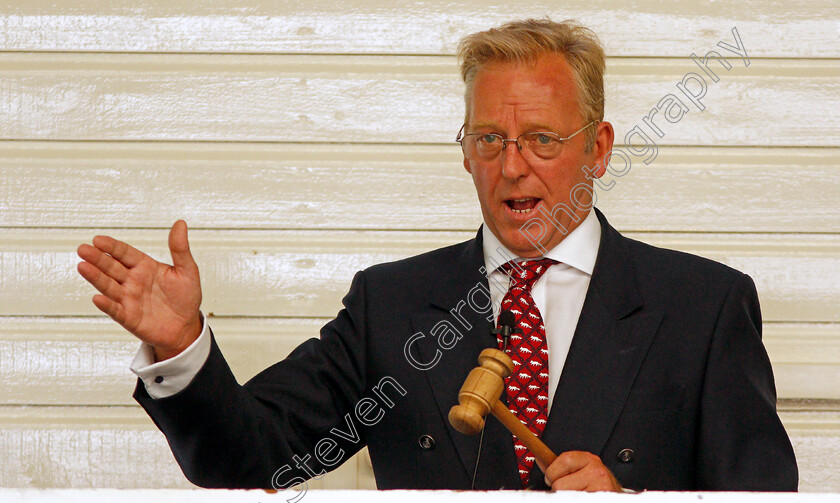 Richard-Botterill-0003 
 Auctioneer Richard Botterill at Ascot Yearling Sale 12 Sep 2017 - Pic Steven Cargill / Racingfotos.com