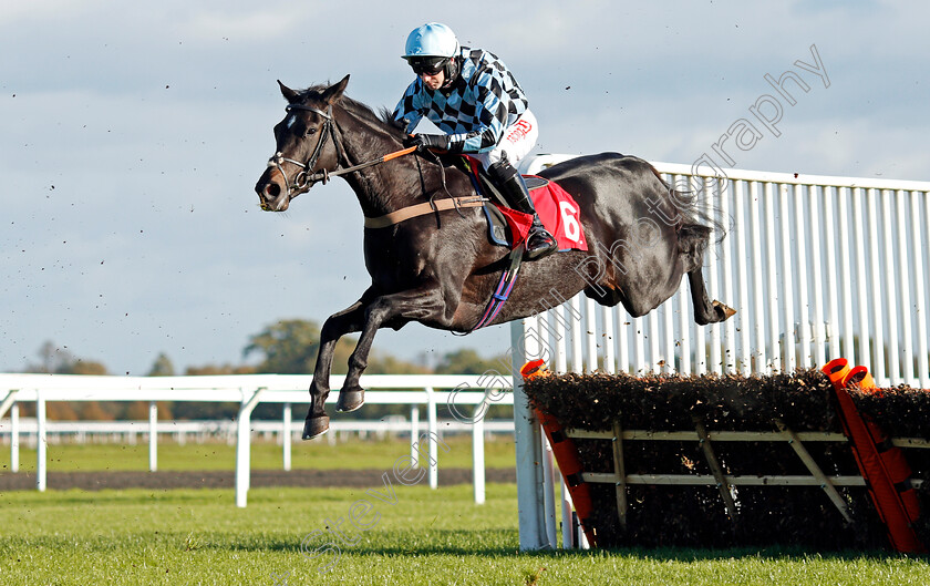 Cockney-Wren-0002 
 COCKNEY WREN (Niall Madden) Kempton 22 Oct 2017 - Pic Steven Cargill / Racingfotos.com