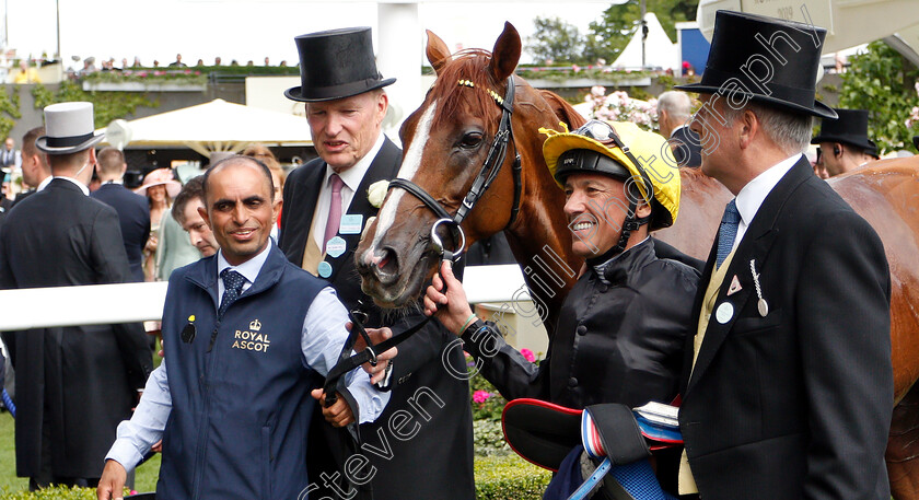 Stradivarius-0020 
 STRADIVARIUS (Frankie Dettori) and Jihn Gosden after The Gold Cup
Royal Ascot 20 Jun 2019 - Pic Steven Cargill / Racingfotos.com