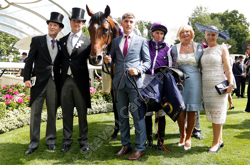 Kew-Gardens-0009 
 KEW GARDENS (Ryan Moore) and team after The Queen's Vase
Royal Ascot 20 Jun 2018 - Pic Steven Cargill / Racingfotos.com