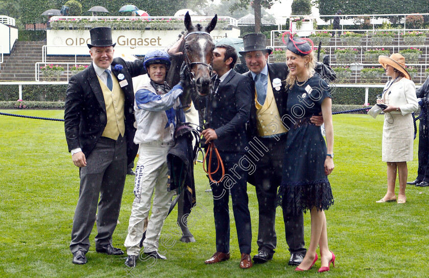 The-Grand-Visir-0007 
 THE GRAND VISIR (Richard Kingscote) and trainer Ian Williams after The Ascot Stakes
Royal Ascot 18 Jun 2019 - Pic Steven Cargill / Racingfotos.com