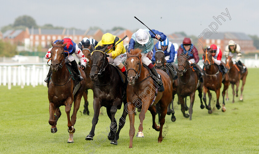 Ritchie-Valens-0002 
 RITCHIE VALENS (right, Oisin Murphy) beats TAMMOOZ (2nd left) and FANTASTIC BLUE (left) in The Oakgrove Graduates Handicap
Newbury 6 Aug 2019 - Pic Steven Cargill / Racingfotos.com