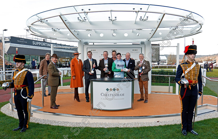 Double-Treasure-0005 
 Presentation for The Royal Gloucestershire Hussars Novices Chase Cheltenham 28 oct 2017 - Pic Steven Cargill / Racingfotos.com