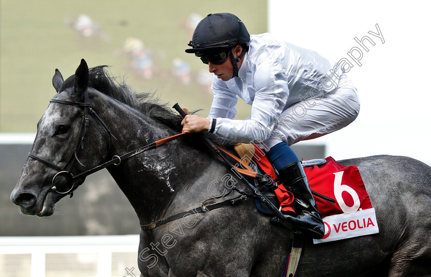 Lush-Life-0006 
 LUSH LIFE (William Buick) wins The Veolia Handicap
Ascot 5 Oct 2018 - Pic Steven Cargill / Racingfotos.com