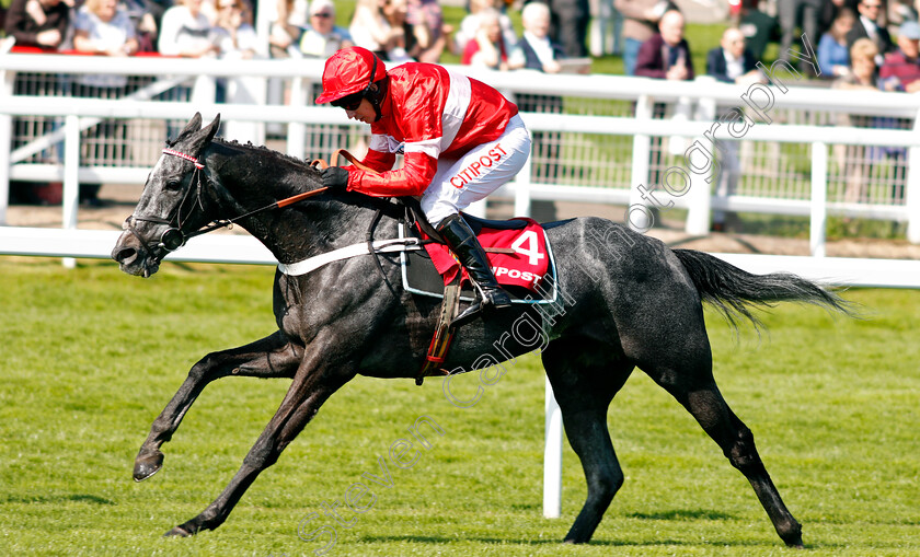 Diese-Des-Bieffes-0009 
 DIESE DES BIEFFES (Noel Fehily) wins The Citipost Novices Hurdle Cheltenham 18 Apr 2018 - Pic Steven Cargill / Racingfotos.com