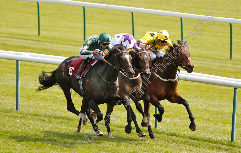 The-Grand-Visir-0002 
 THE GRAND VISIR (left, James Doyle) beats BYRON FLYER (centre) and EUCHEN GLEN (right) in The Amix Ready Mixed Concrete Handicap
Haydock 26 May 2018 - Pic Steven Cargill / Racingfotos.com