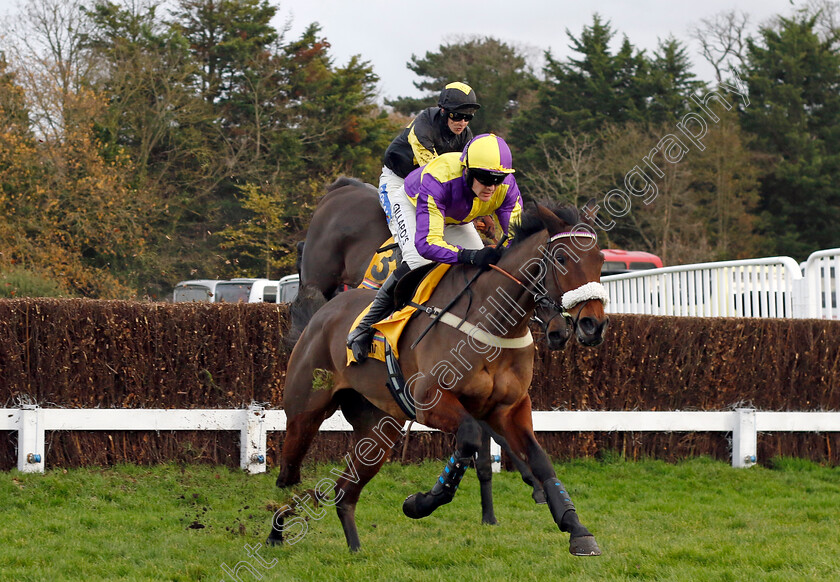 Le-Patron-0004 
 LE PATRON (David Noonan) wins The Betfair Henry VIII Novices Chase
Sandown 9 Dec 2023 - Pic Steven Cargill / Racingfotos.com