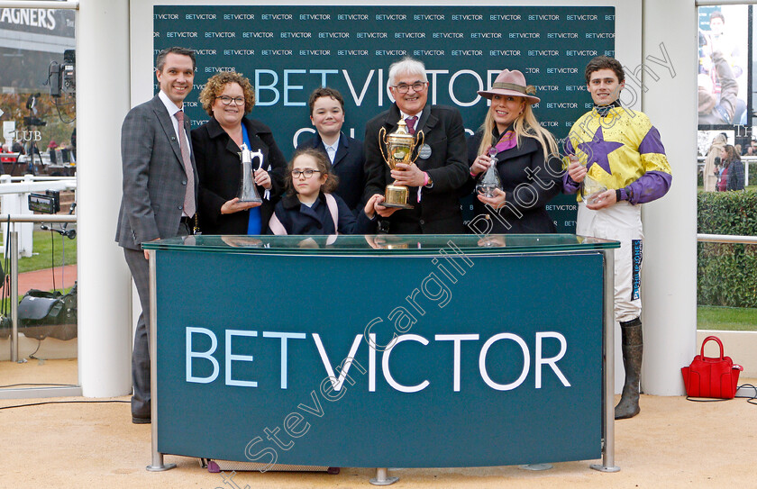 Happy-Diva-0018 
 Presentation to Will Roseff, Kerry Lee and Richard Patrick for The BetVictor Gold Cup won by HAPPY DIVA
Cheltenham 16 Nov 2019 - Pic Steven Cargill / Racingfotos.com