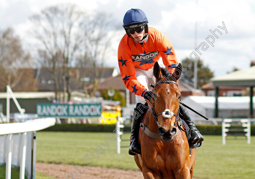 Bravemansgame-0002 
 BRAVEMANSGAME (Harry Cobden)
Aintree 8 Apr 2022 - Pic Steven Cargill / Racingfotos.com