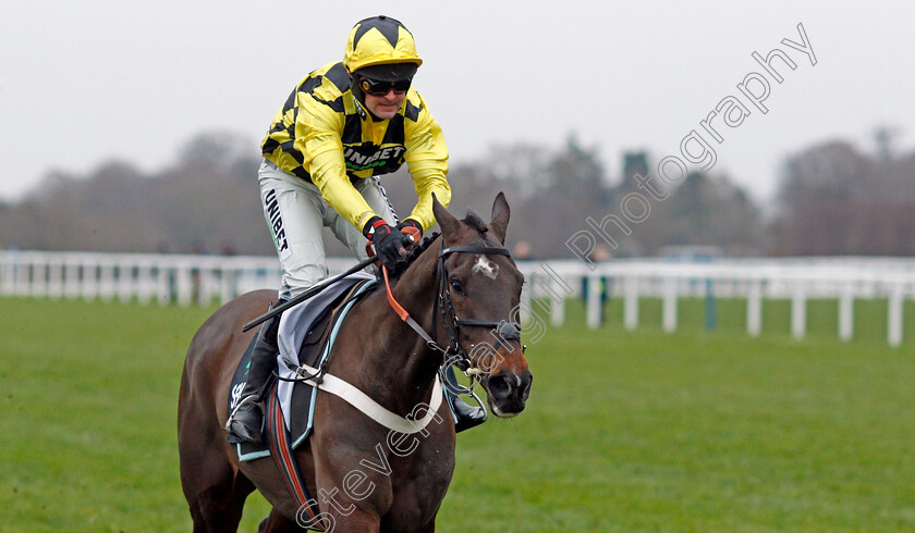 Shishkin-0023 
 SHISHKIN (Nico de Boinville) wins The SBK Clarence House Chase
Ascot 22 Jan 2022 - Pic Steven Cargill / Racingfotos.com