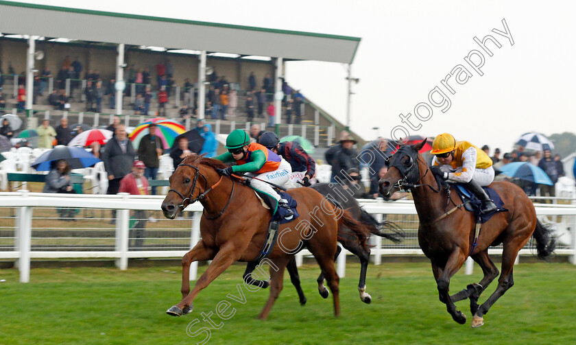 Araifjan-0001 
 ARAIFJAN (Grace McEntee) beats INVINCIBLE LARNE (right) in The Follow @attheraces On Twitter Handicap
Yarmouth 14 Sep 2021 - Pic Steven Cargill / Racingfotos.com