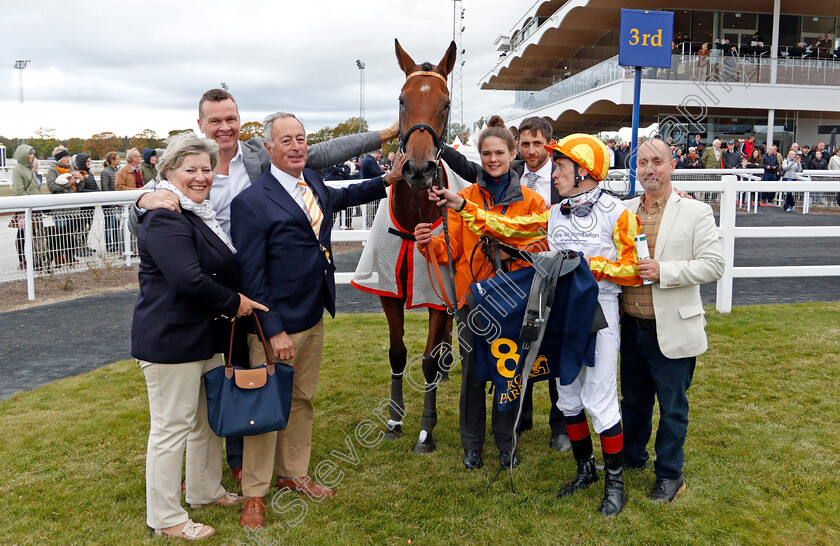 Hateya-0001 
 HATEYA (Shane Kelly) with trainer Jim Boyle and members of The Inside Track Racing Club after finishing 3rd in The Lanwades Stud Stakes
Bro Park Sweden 22 Sep 2019 - Pic Steven Cargill / Racingfotos.com