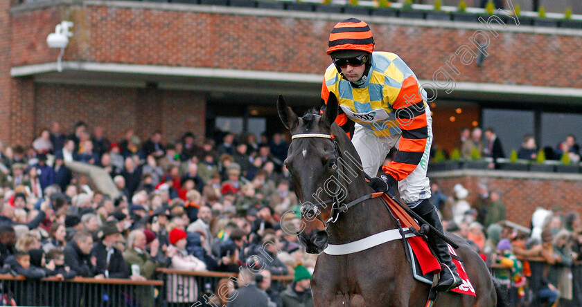 Might-Bite-0001 
 MIGHT BITE (Nico de Boinville) winner of The 32Red King George VI Chase Kempton 26 Dec 2017 - Pic Steven Cargill / Racingfotos.com