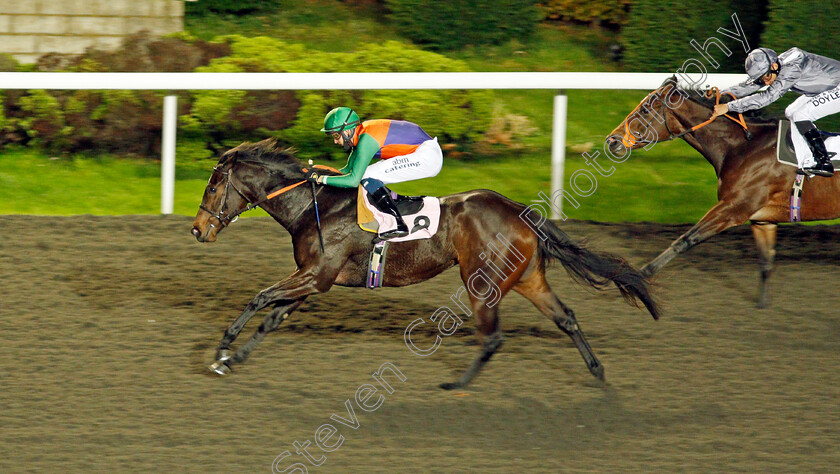 Razor-Glass-0003 
 RAZOR GLASS (Alistair Rawlinson) beats MR TRICK (right) in The Try Our New Price Boosts At Unibet Nursery
Kempton 11 Nov 2020 - Pic Steven Cargill / Racingfotos.com