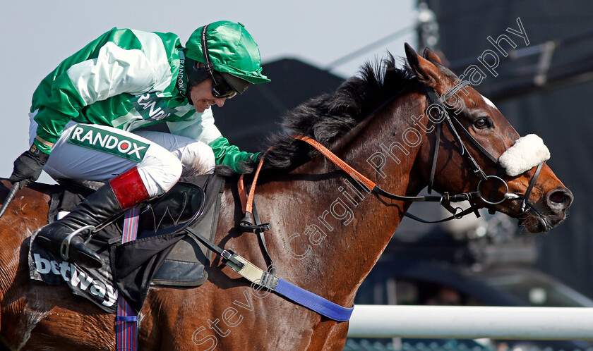 Thomas-Patrick-0008 
 THOMAS PATRICK (Richard Johnson) wins The Betway Handicap Chase Aintree 14 Apr 2018 - Pic Steven Cargill / Racingfotos.com