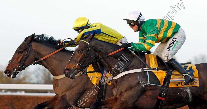 Jonbon-0008 
 JONBON (right, Nico de Boinville) beats HADDEX DES OBEAUX (left) in The Betfair Tingle Creek Chase
Sandown 9 Dec 2023 - Pic Steven Cargill / Racingfotos.com