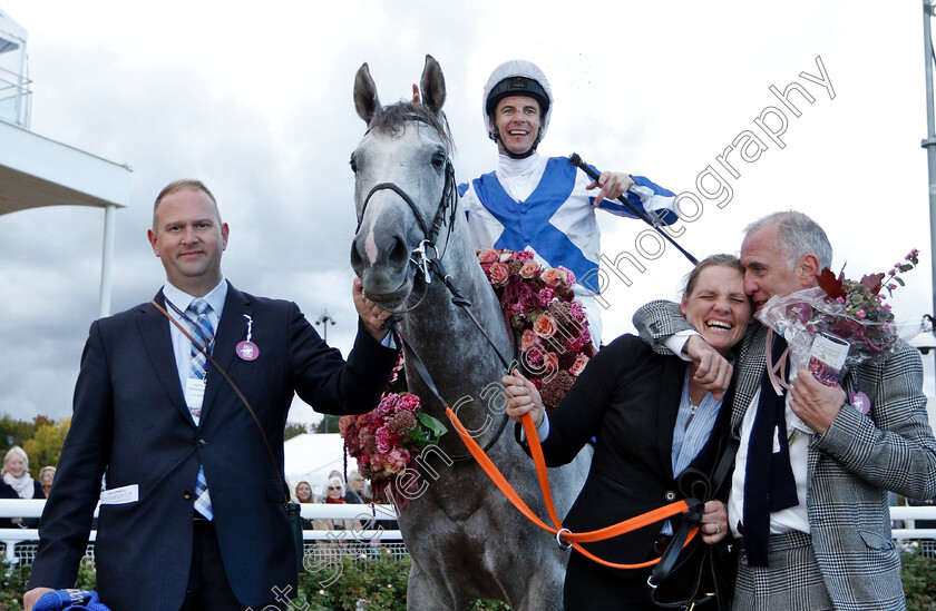 Thundering-Blue-0019 
 THUNDERING BLUE (Fran Berry) with owner Clive Washbourn and trainer David Menuisier (left) after The Stockholm Cup International
Bro Park, Sweden 23 Sep 2018 - Pic Steven Cargill / Racingfotos.com