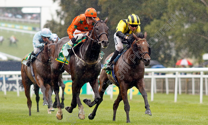 Killybegs-Warrior-0006 
 KILLYBEGS WARRIOR (centre, Kevin Stott) beats OBELIX (right) in The 6 Horse Challenge At bet365 Handicap
Newmarket 14 Jul 2023 - Pic Steven Cargill / Racingfotos.com