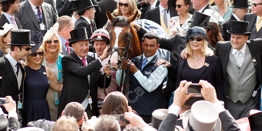 Anthony-Van-Dyck-0019 
 ANTHONY VAN DYCK (Seamie Heffernan) and owners after The Investec Derby
Epsom 1 Jun 2019 - Pic Steven Cargill / Racingfotos.com