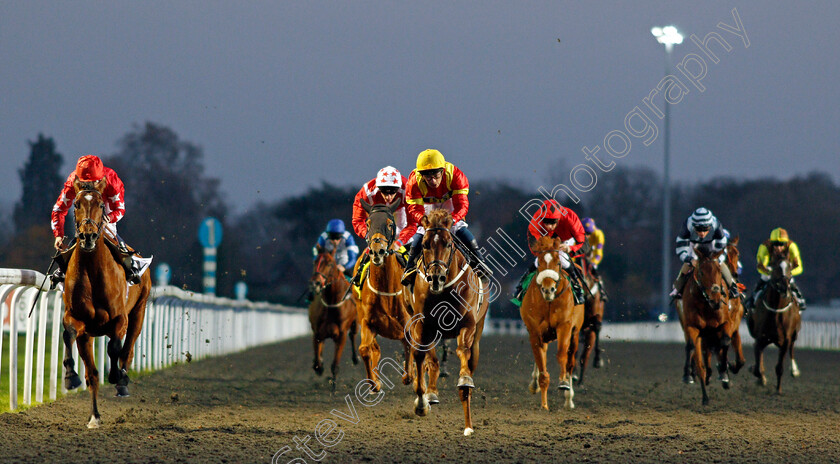 Peace-And-Plenty-0003 
 PEACE AND PLENTY (centre, Silvestre de Sousa) beats HAIRDRYER (left) in The 32Red On The App Store Handicap Kempton 22 Nov 2017 - Pic Steven Cargill / Racingfotos.com