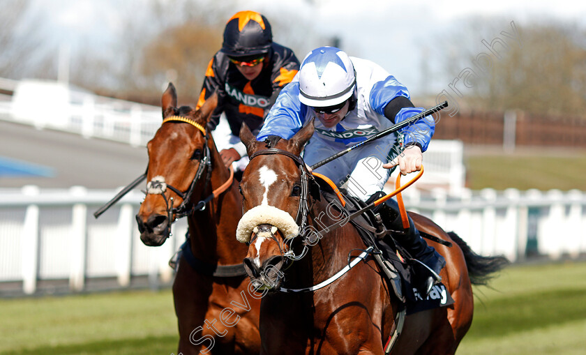 Belfast-Banter-0003 
 BELFAST BANTER (Kevin Sexton) wins The Betway Top Novices Hurdle
Aintree 9 Apr 2021 - Pic Steven Cargill / Racingfotos.com