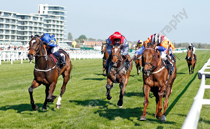 Medburn-Cutler-0002 
 MEDBURN CUTLER (right, Joe Fanning) beats COEUR DE LION (left) in The Compton Beauchamp Estates Ltd Silver Bar Handicap Newbury 20 Apr 2018 - Pic Steven Cargill / Racingfotos.com