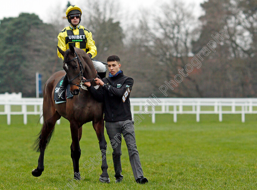 Shishkin-0012 
 SHISHKIN (Nico de Boinville) before The SBK Clarence House Chase
Ascot 22 Jan 2022 - Pic Steven Cargill / Racingfotos.com