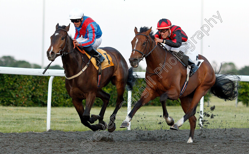 Croeso-Cymraeg-0001 
 CROESO CYMRAEG (Raul Da Silva) beats BARCA (right) in The Making Waves With Gulf Handicap
Kempton 22 May 2019 - Pic Steven Cargill / Racingfotos.com